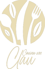 LOGO-Cocina-con-Clau-VERTICAL-claro